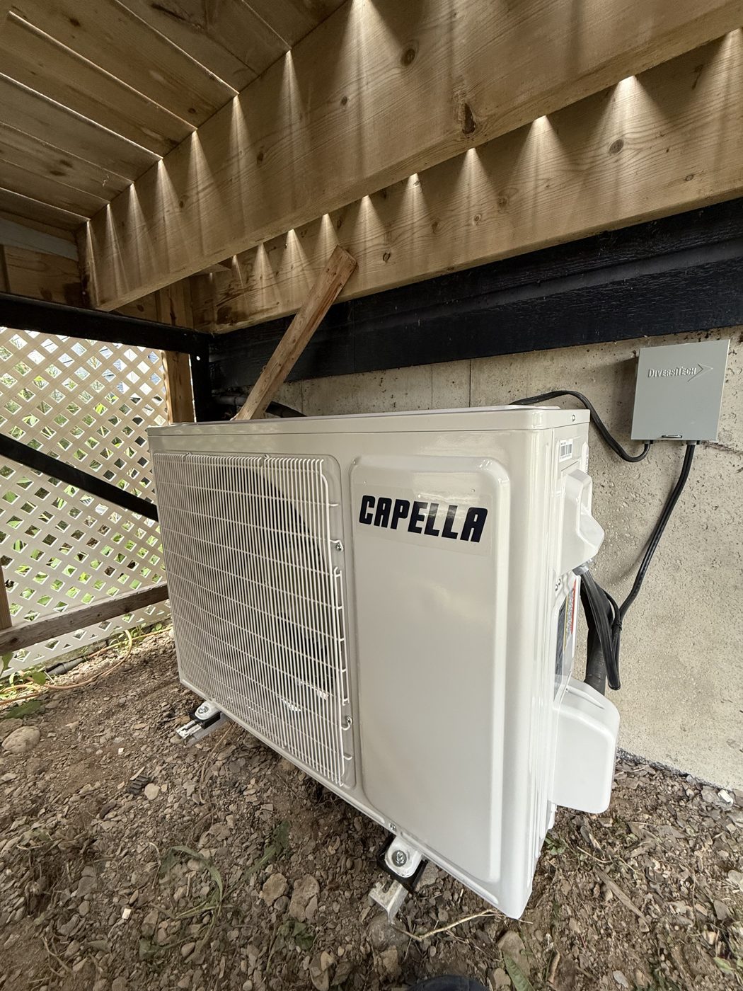 Capella — Installée sous le balcon